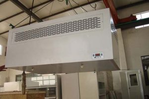 潔凈層流罩有風機內(nèi)裝和風機外接兩種，安裝方式有懸掛式和落地支架式兩種